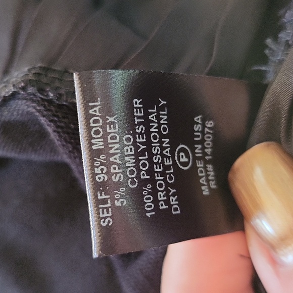 Generation Love Black Cold Shoulder Pleated back Tunic Sz. Large - Picture 6 of 6